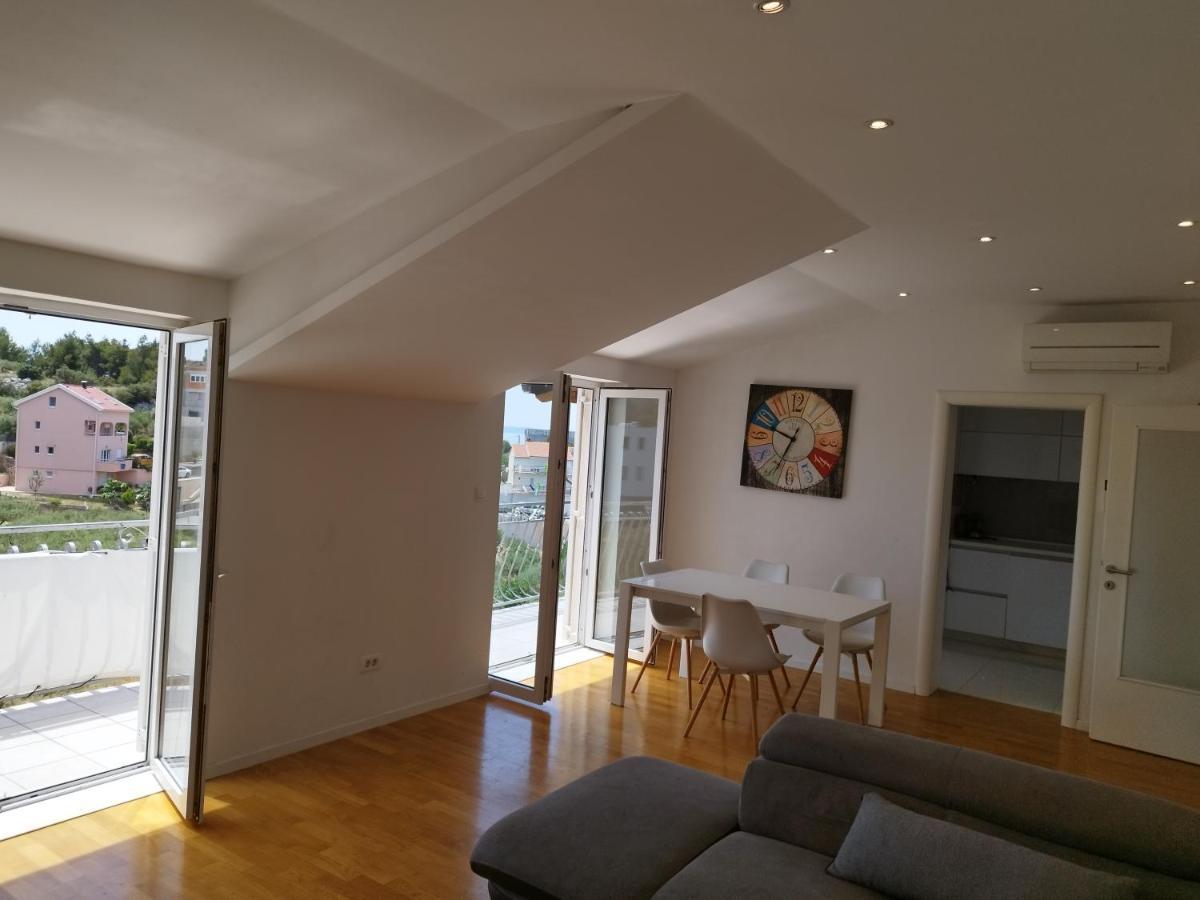 Apartment Nina Podstrana Bagian luar foto