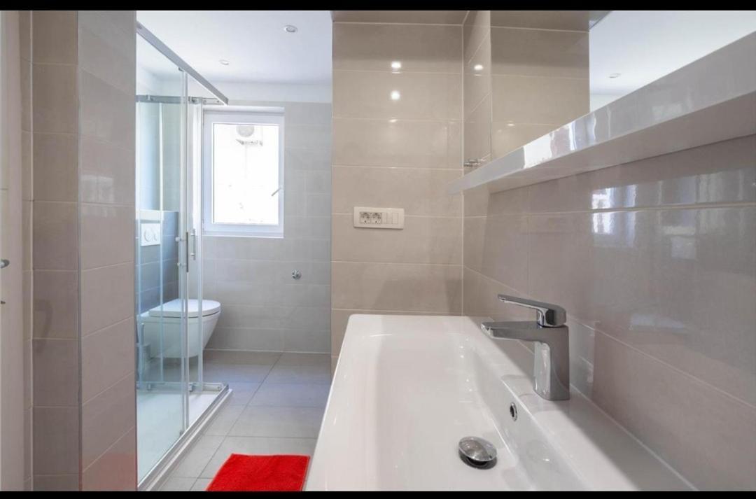 Apartment Nina Podstrana Bagian luar foto