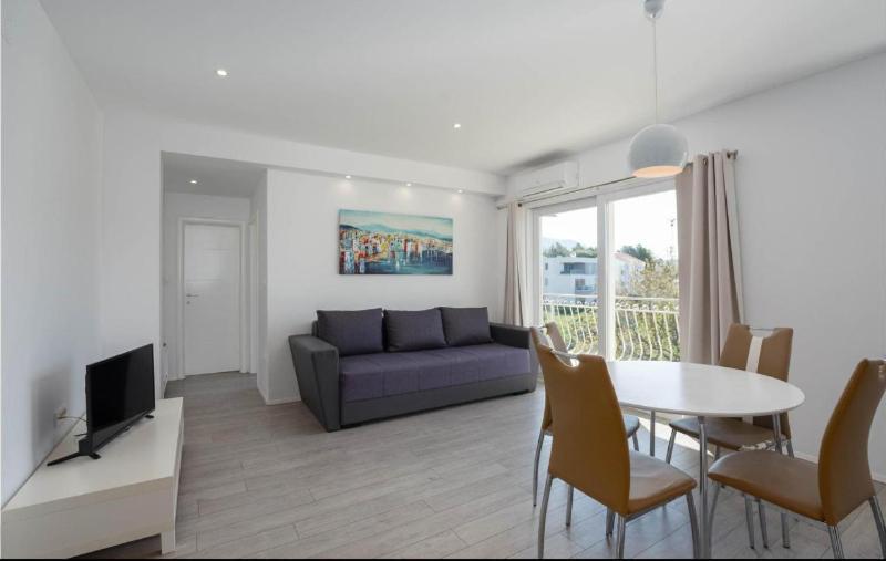 Apartment Nina Podstrana Bagian luar foto