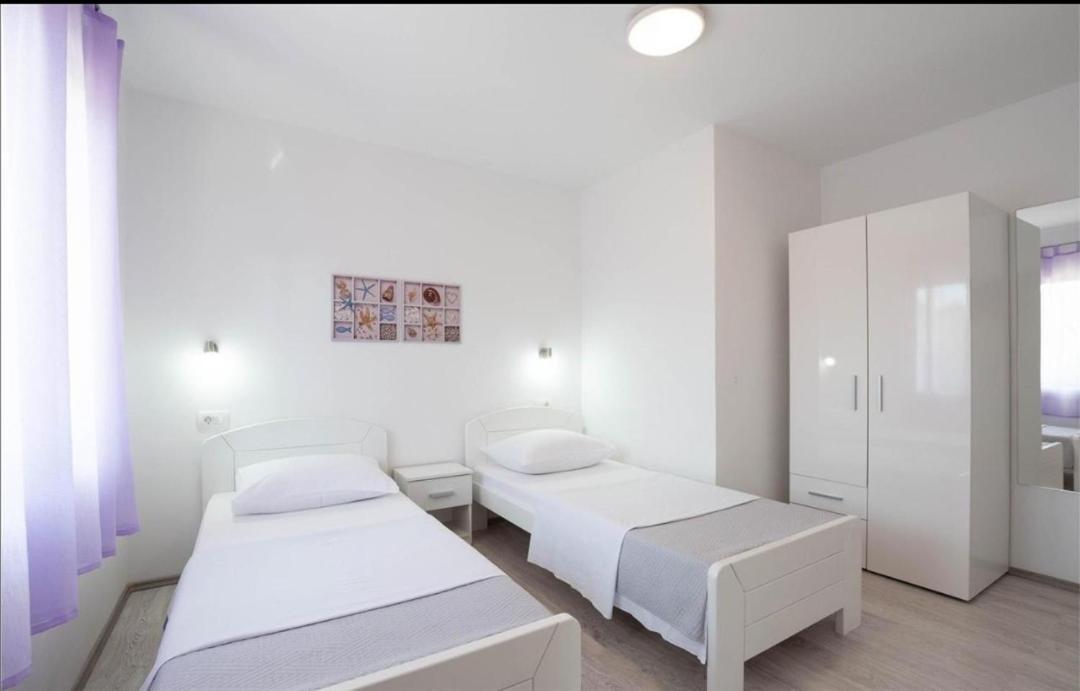 Apartment Nina Podstrana Bagian luar foto