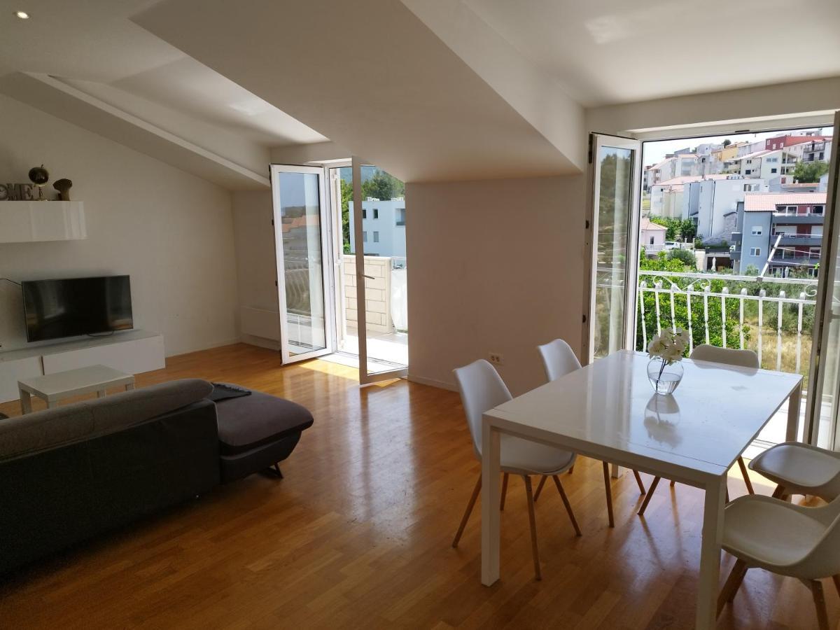 Apartment Nina Podstrana Bagian luar foto
