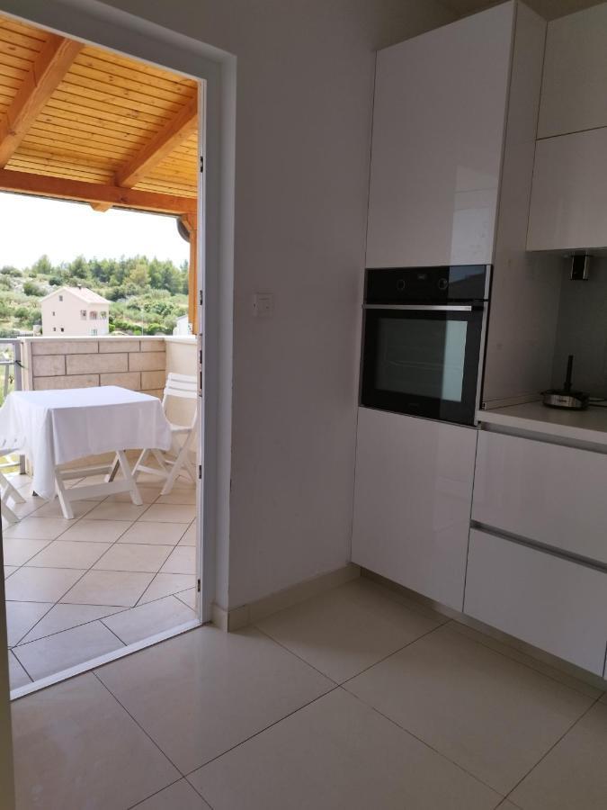 Apartment Nina Podstrana Bagian luar foto